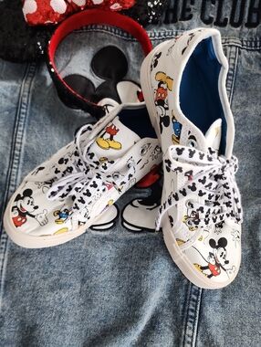 🆕️Disney Mickey Mouse White Canvas Sneakers